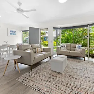 Apartment 2 Bedroom In Tropical, Noosaville