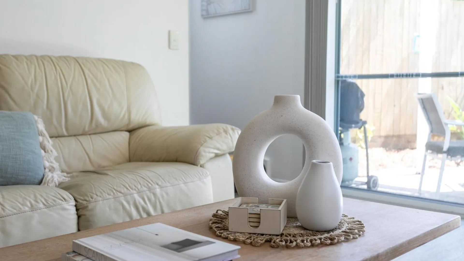 Noosa Sunseeker-Walk To Cafes & River, Pet Friendly Noosaville Holiday home