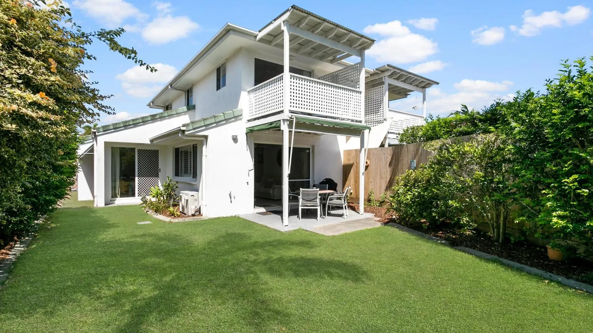 Noosa Sunseeker-Walk To Cafes & River, Pet Friendly Noosaville Australia