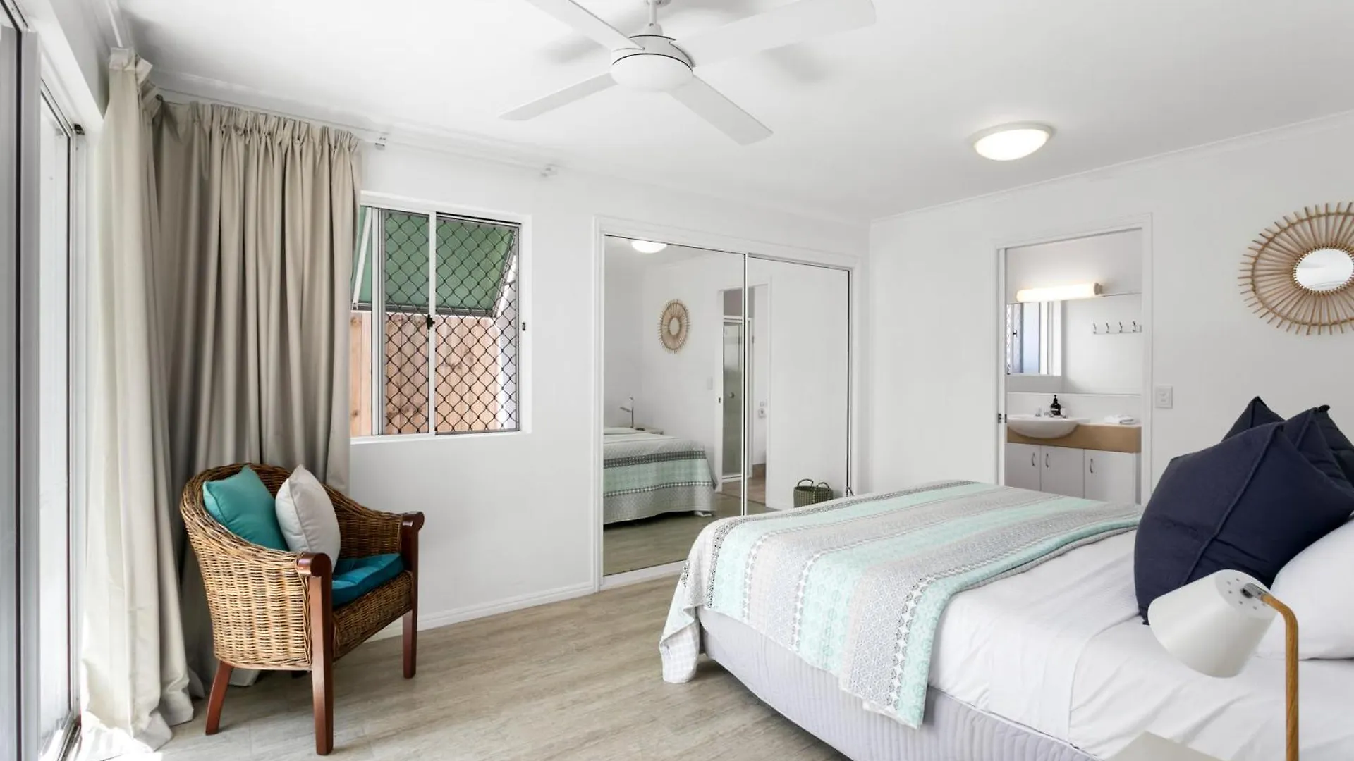 Noosa Sunseeker-Walk To Cafes & River, Pet Friendly Noosaville Holiday home